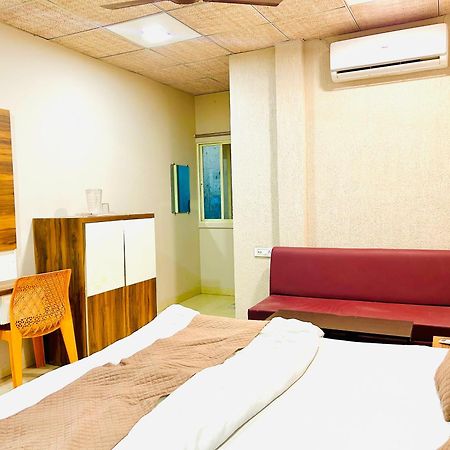 Jagtara Residency Hotel อินดอร์ ภายนอก รูปภาพ