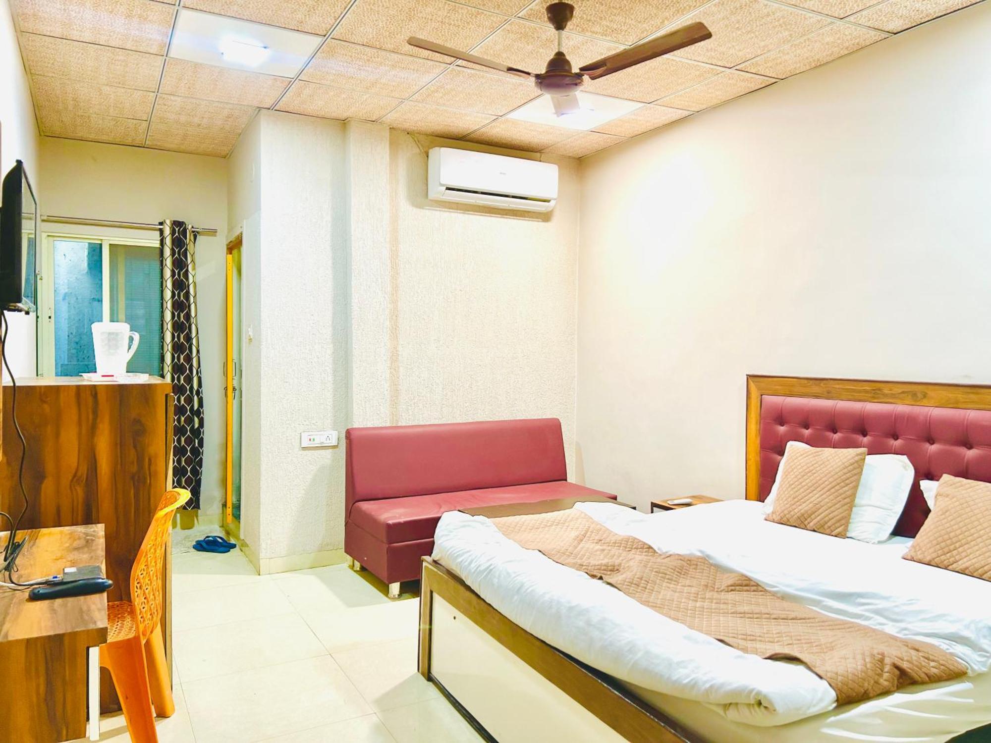 Jagtara Residency Hotel อินดอร์ ภายนอก รูปภาพ