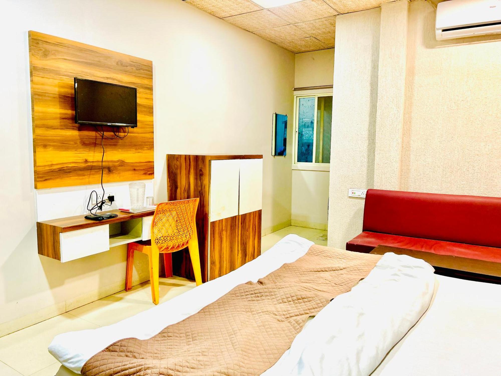 Jagtara Residency Hotel อินดอร์ ภายนอก รูปภาพ