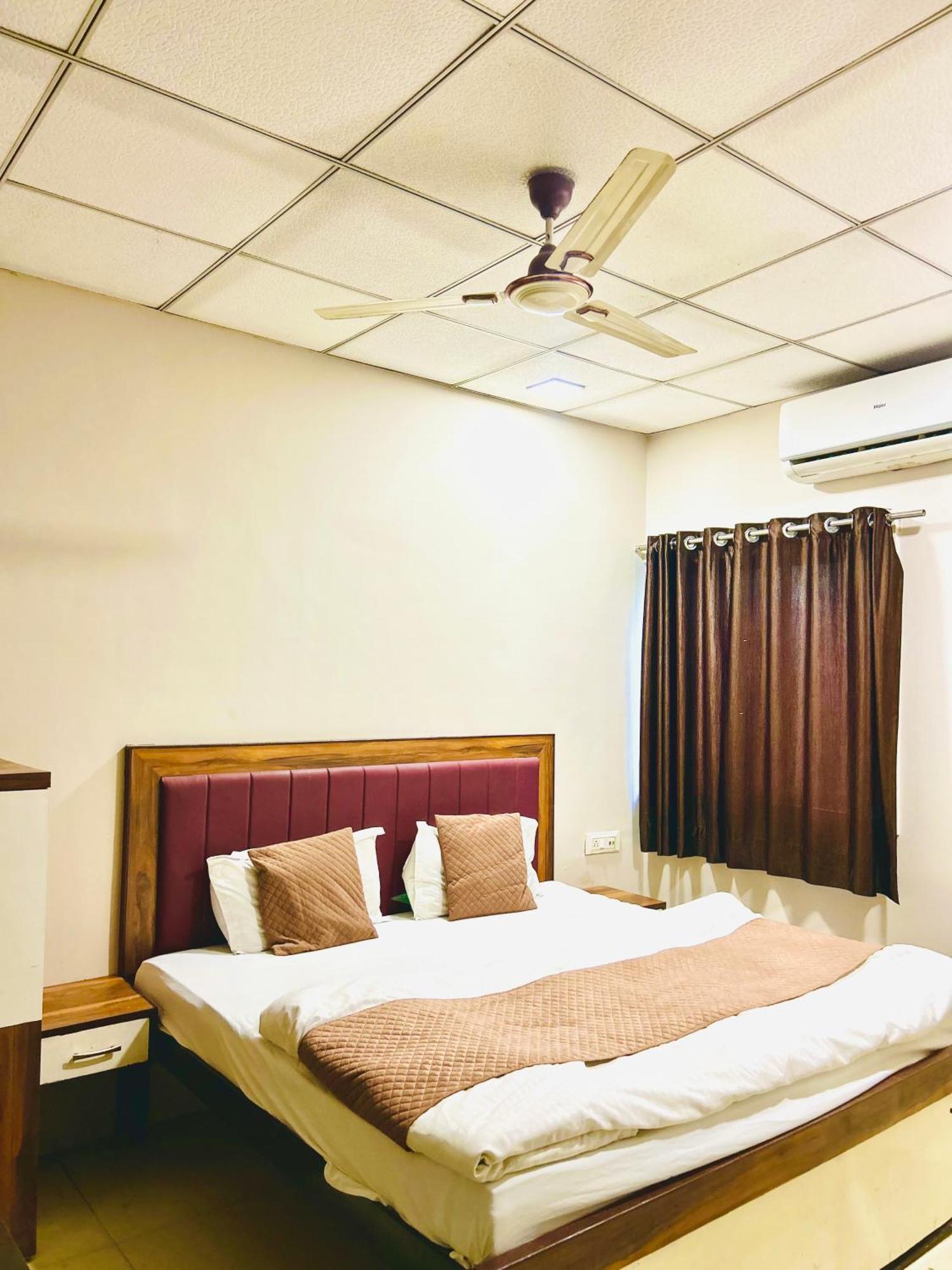 Jagtara Residency Hotel อินดอร์ ภายนอก รูปภาพ